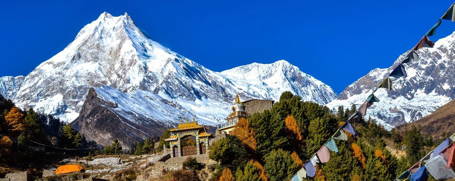 manaslu trekking in nepal 